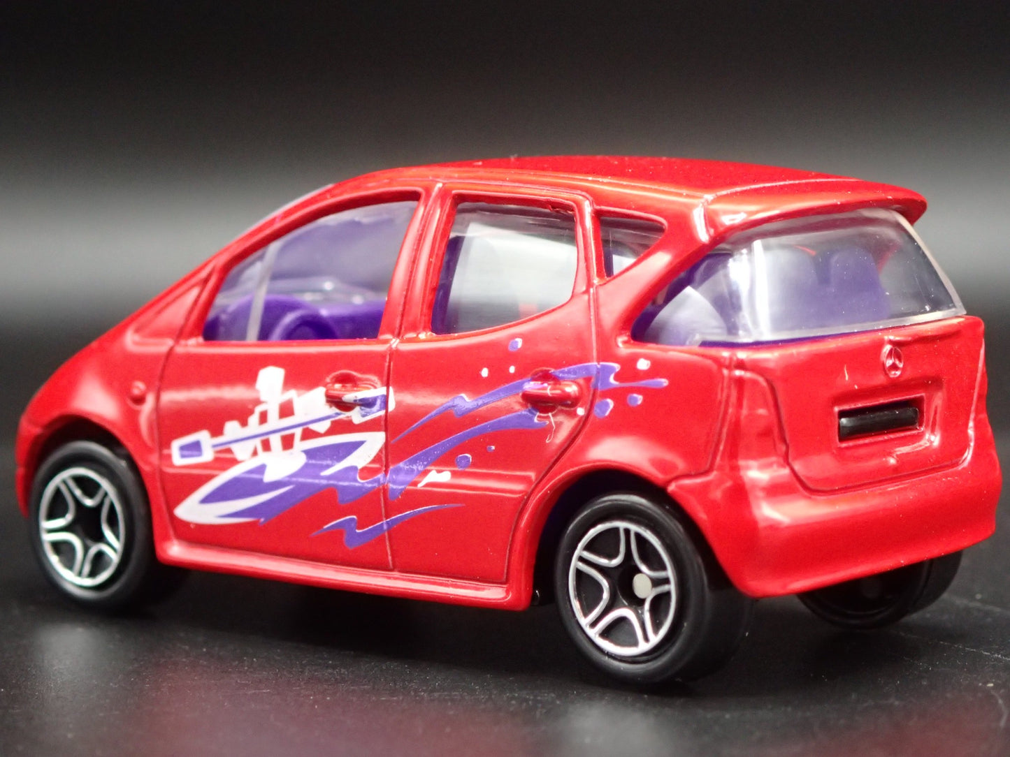 1997-2005 MERCEDES-BENZ A CLASS 1:64 SCALE COLLECTIBLE DIORAMA DIECAST MODEL CAR
