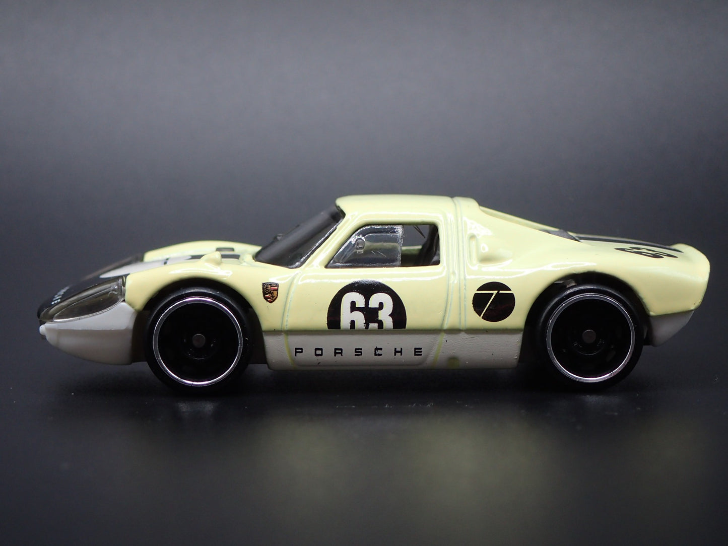 1964-1965 PORSCHE 904 CARRERA GTS RACE CAR 1:64 SCALE DIORAMA DIECAST MODEL CAR