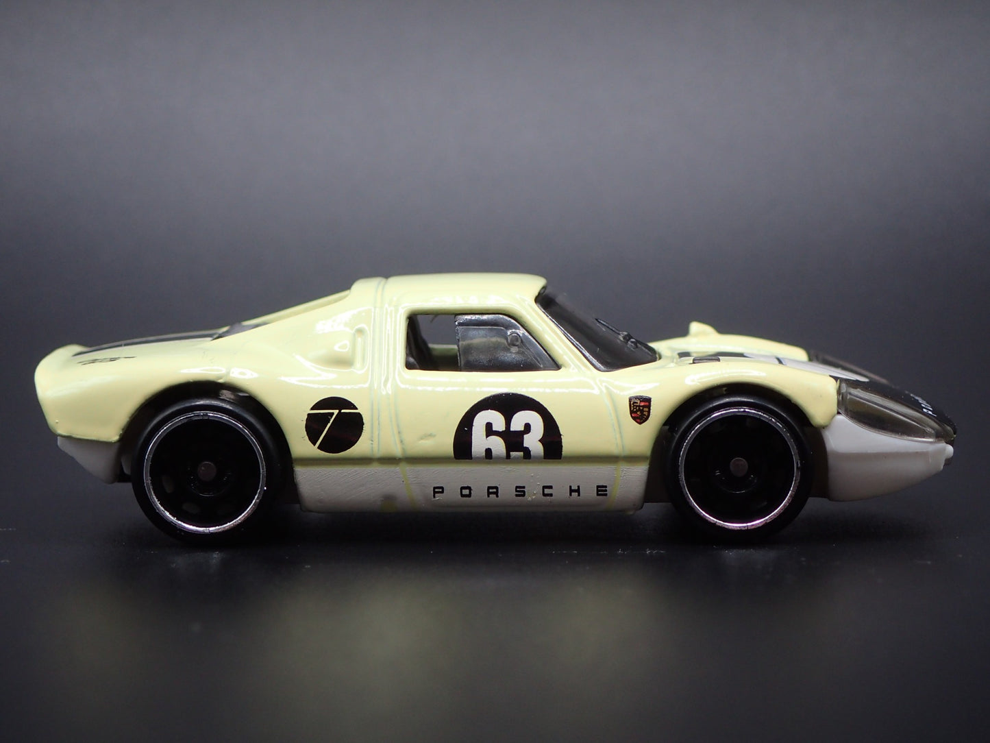 1964-1965 PORSCHE 904 CARRERA GTS RACE CAR 1:64 SCALE DIORAMA DIECAST MODEL CAR