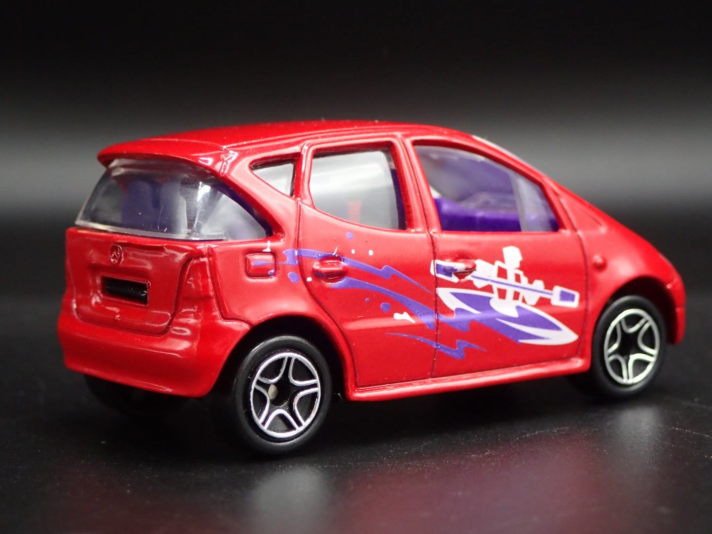 1997-2005 MERCEDES-BENZ A CLASS 1:64 SCALE COLLECTIBLE DIORAMA DIECAST MODEL CAR