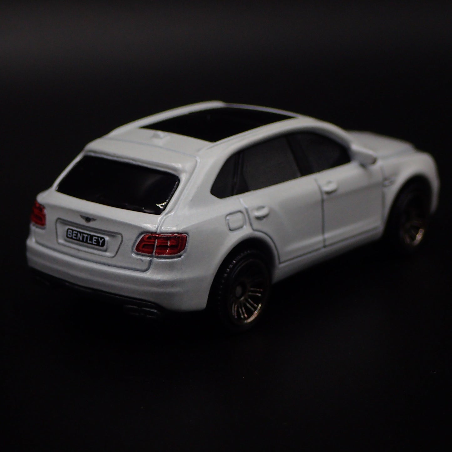 2015-2020 BENTLEY BENTAYGA WHITE 1:64 SCALE COLLECTIBLE DIECAST MODEL CAR