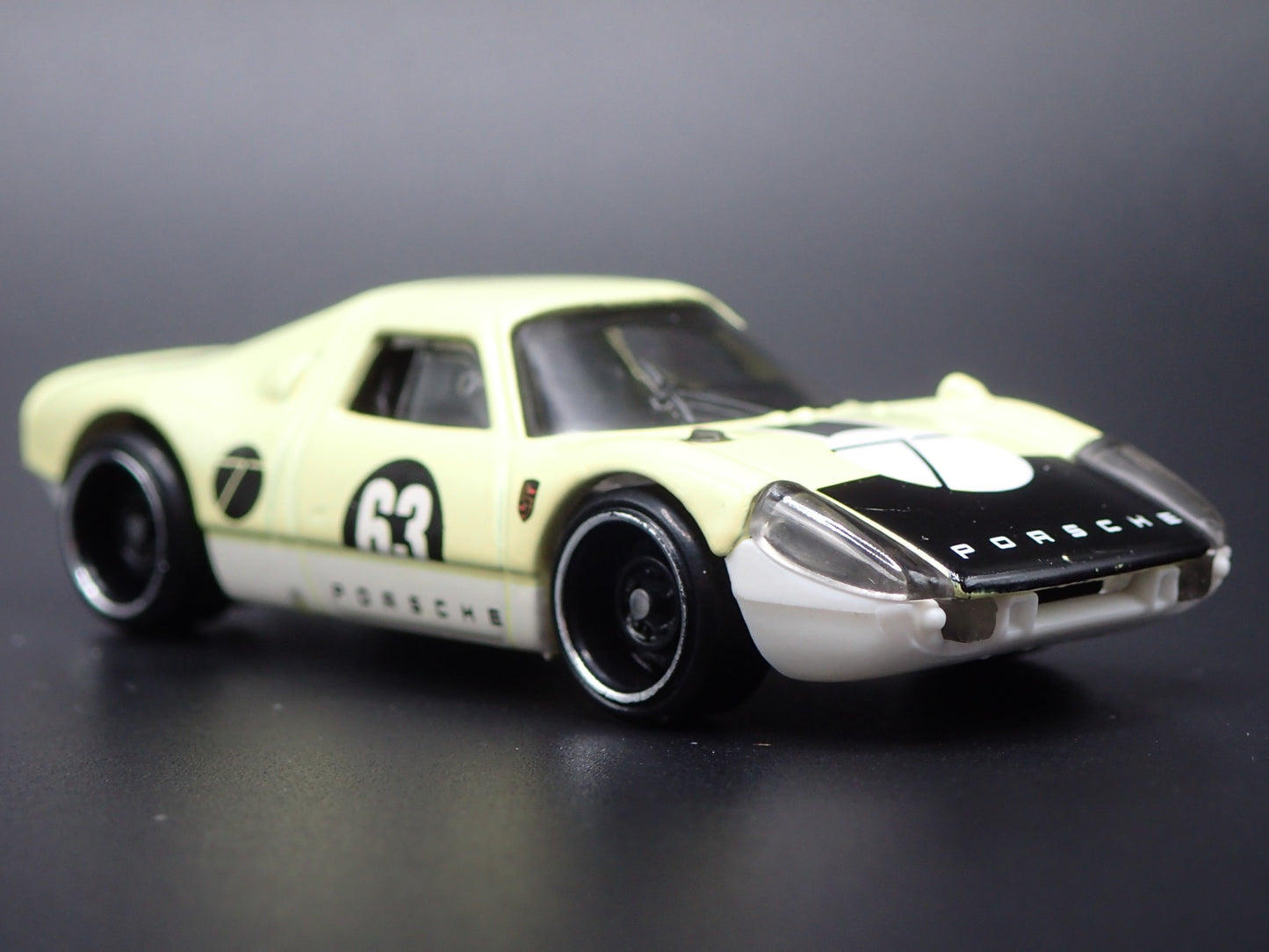 1964-1965 PORSCHE 904 CARRERA GTS RACE CAR 1:64 SCALE DIORAMA DIECAST MODEL CAR