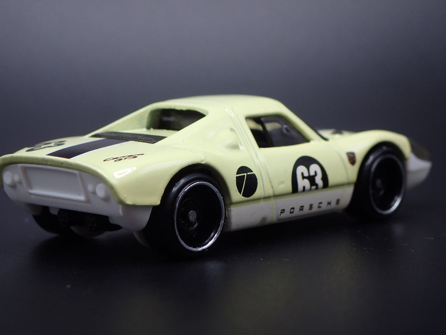 1964-1965 PORSCHE 904 CARRERA GTS RACE CAR 1:64 SCALE DIORAMA DIECAST MODEL CAR