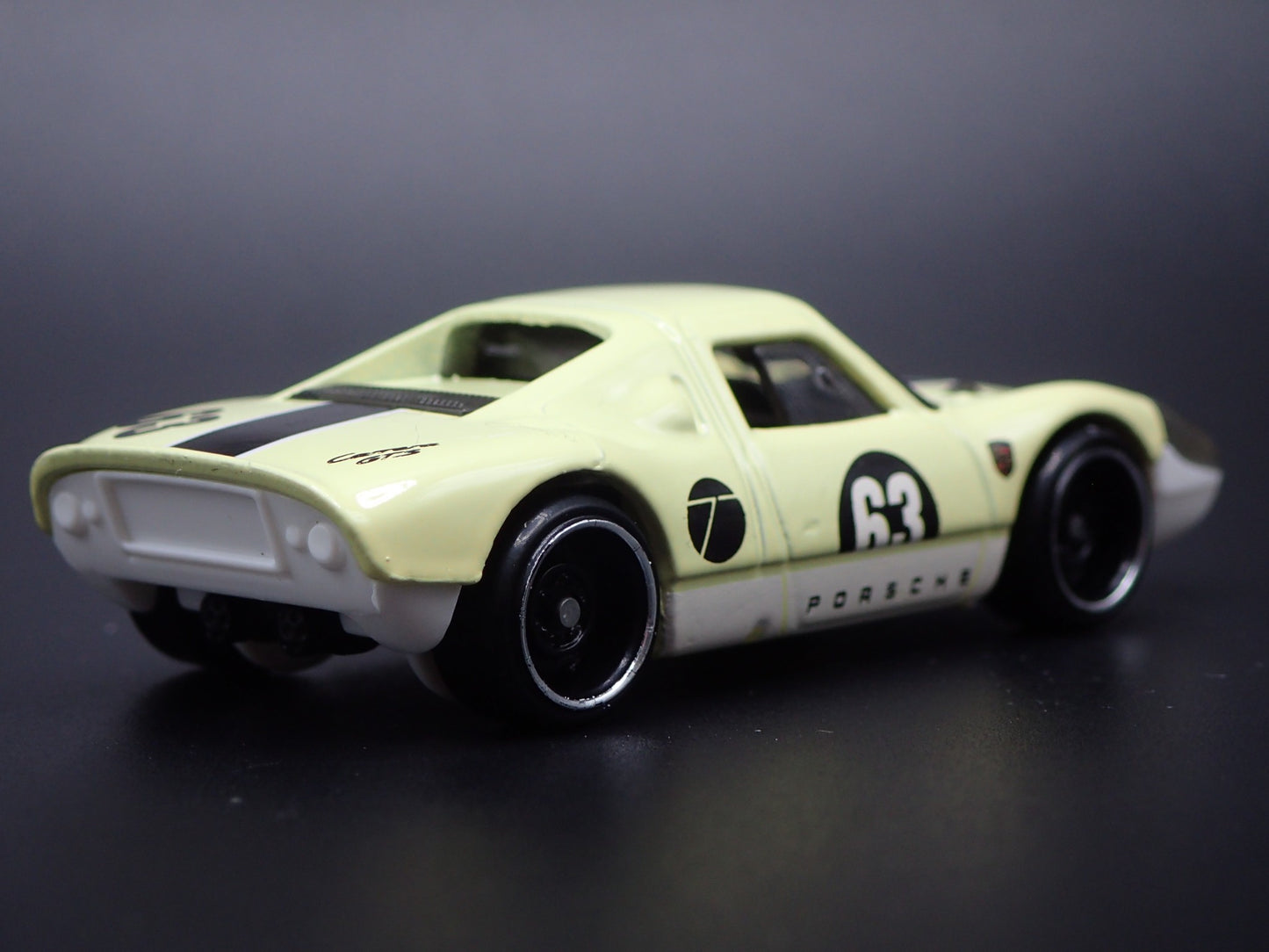 1964-1965 PORSCHE 904 CARRERA GTS RACE CAR 1:64 SCALE DIORAMA DIECAST MODEL CAR