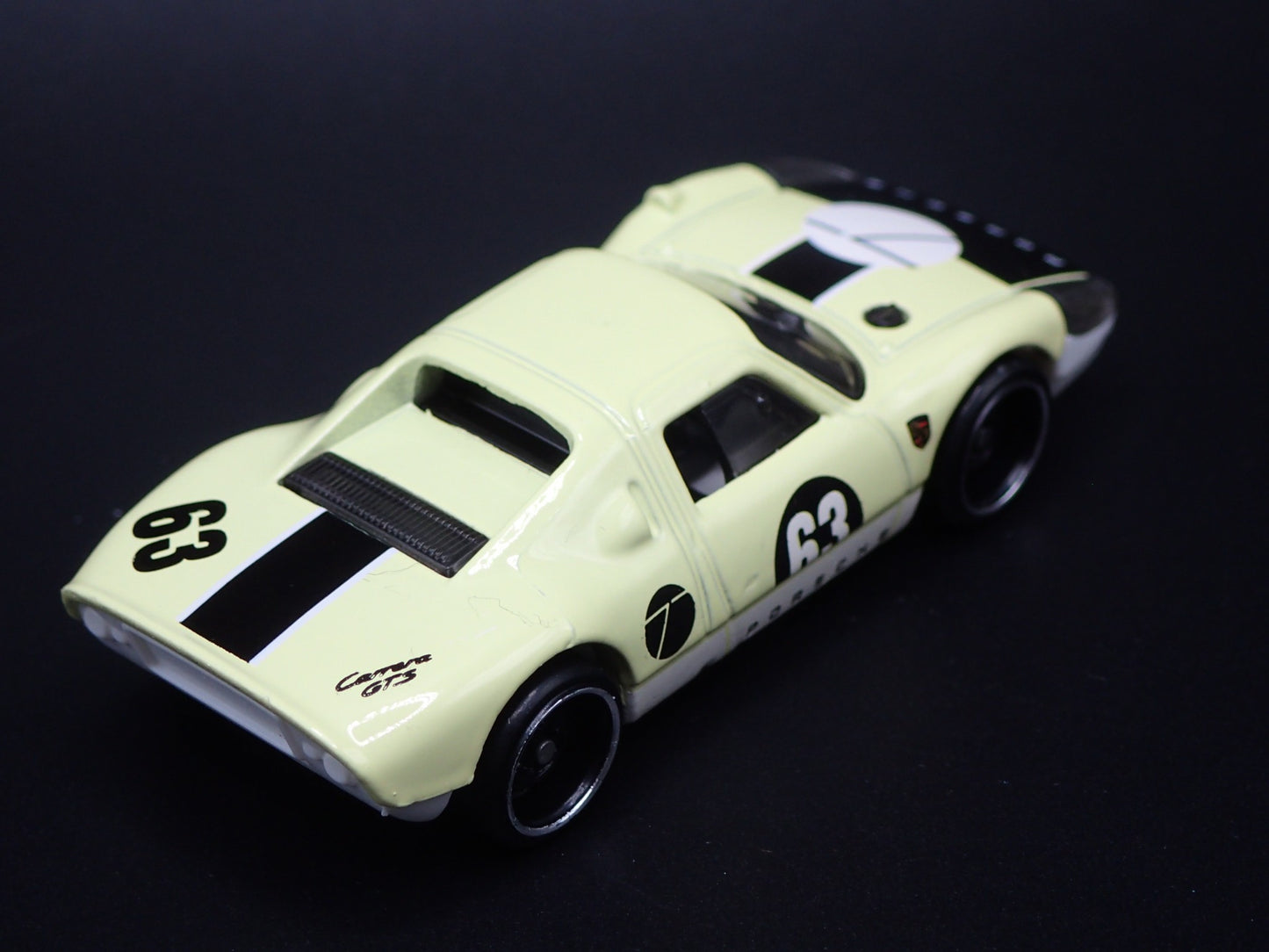 1964-1965 PORSCHE 904 CARRERA GTS RACE CAR 1:64 SCALE DIORAMA DIECAST MODEL CAR