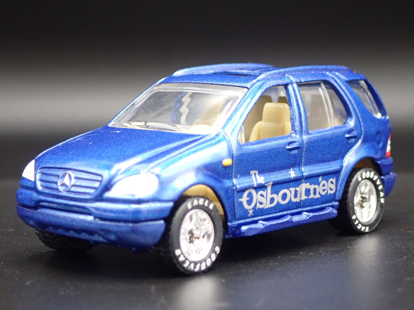1998-2005 MERCEDES-BENZ ML 430 OSBOURNES 1:64 SCALE DIORAMA DIECAST MODEL CAR