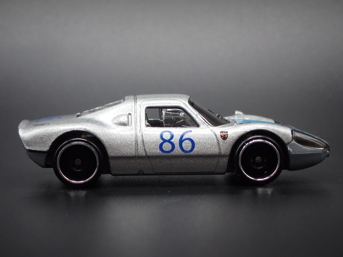 1964-1965 PORSCHE 904 CARRERA GTS RACE CAR 1:64 SCALE DIORAMA DIECAST MODEL CAR