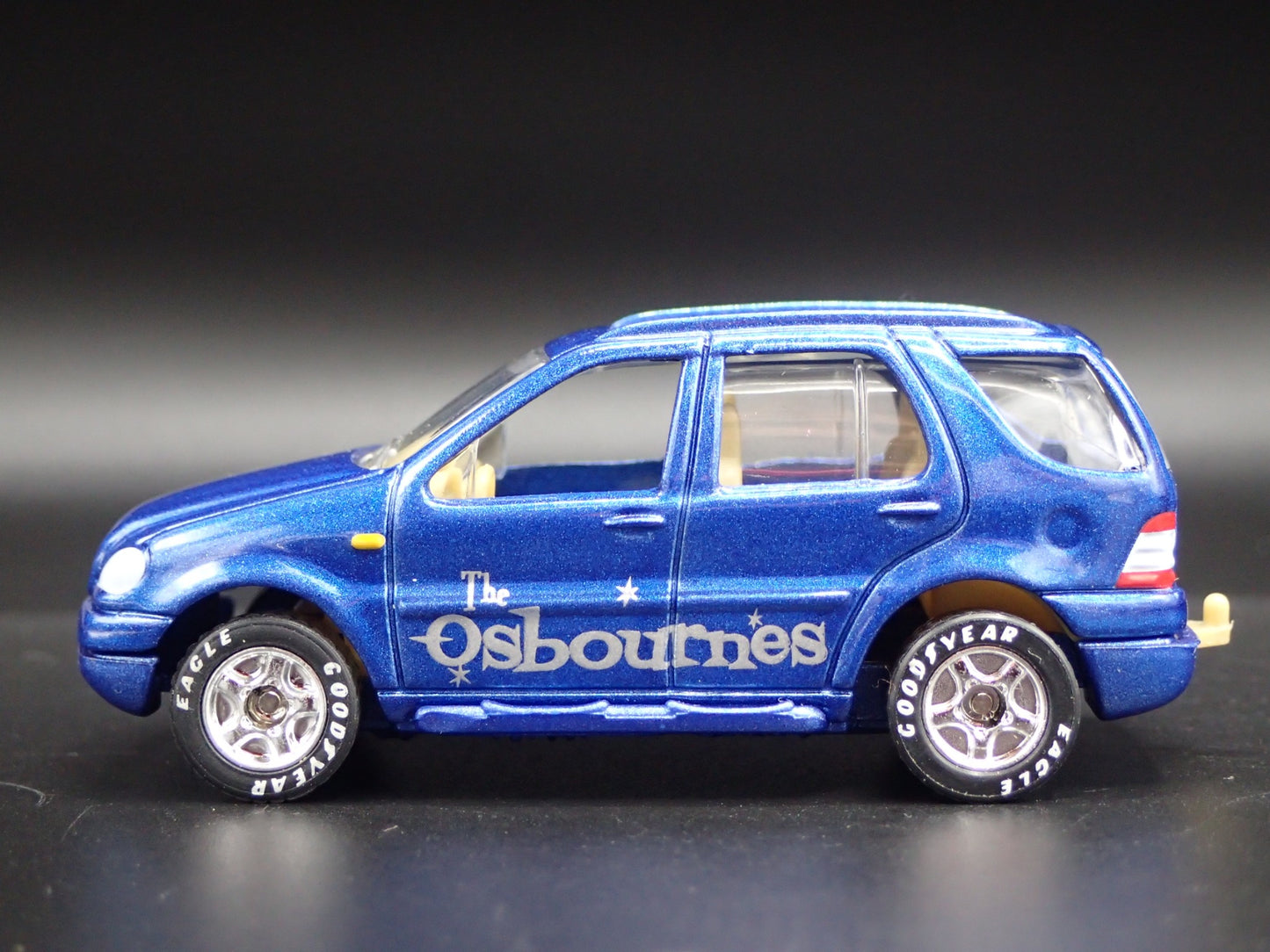 1998-2005 MERCEDES-BENZ ML 430 OSBOURNES 1:64 SCALE DIORAMA DIECAST MODEL CAR