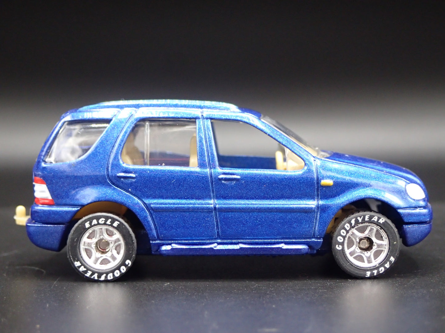 1998-2005 MERCEDES-BENZ ML 430 OSBOURNES 1:64 SCALE DIORAMA DIECAST MODEL CAR