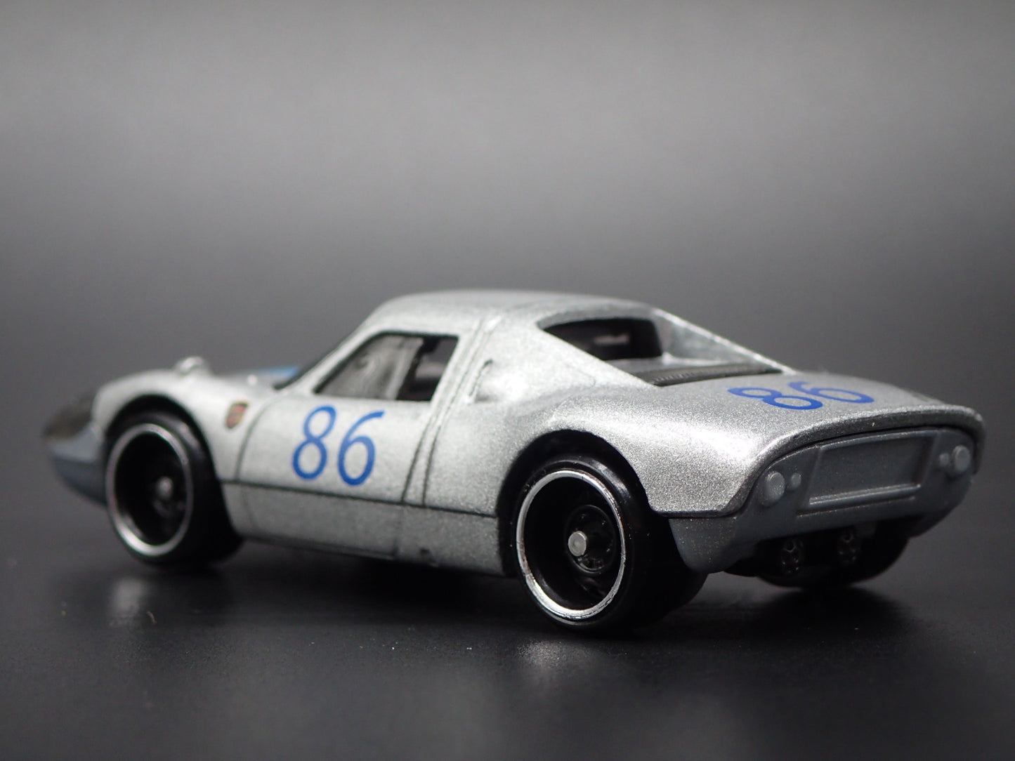1964-1965 PORSCHE 904 CARRERA GTS RACE CAR 1:64 SCALE DIORAMA DIECAST MODEL CAR