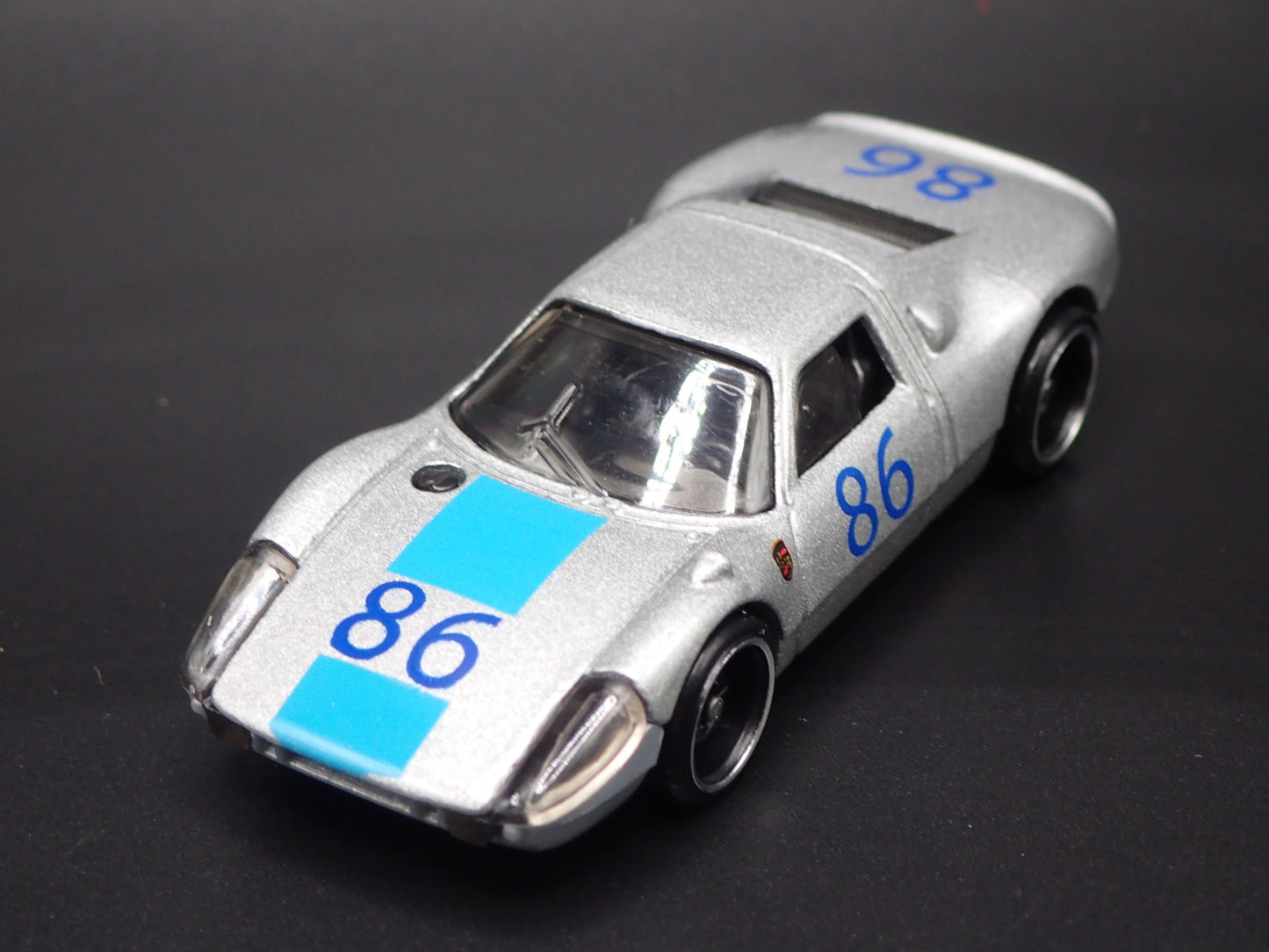1964-1965 PORSCHE 904 CARRERA GTS RACE CAR 1:64 SCALE DIORAMA DIECAST MODEL CAR