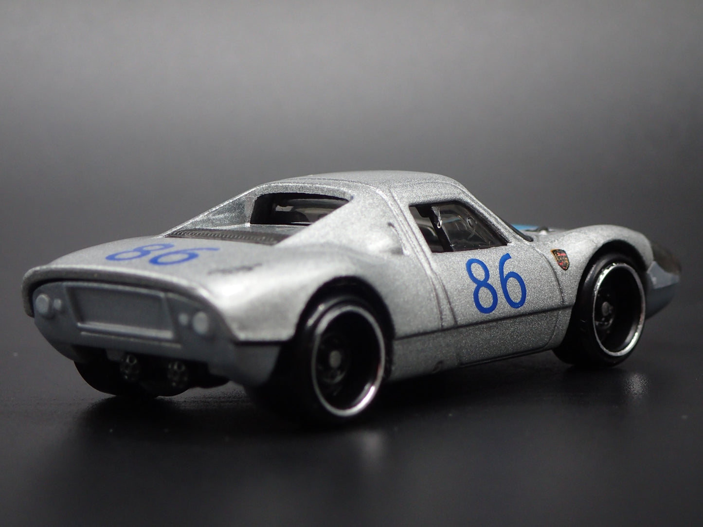 1964-1965 PORSCHE 904 CARRERA GTS RACE CAR 1:64 SCALE DIORAMA DIECAST MODEL CAR