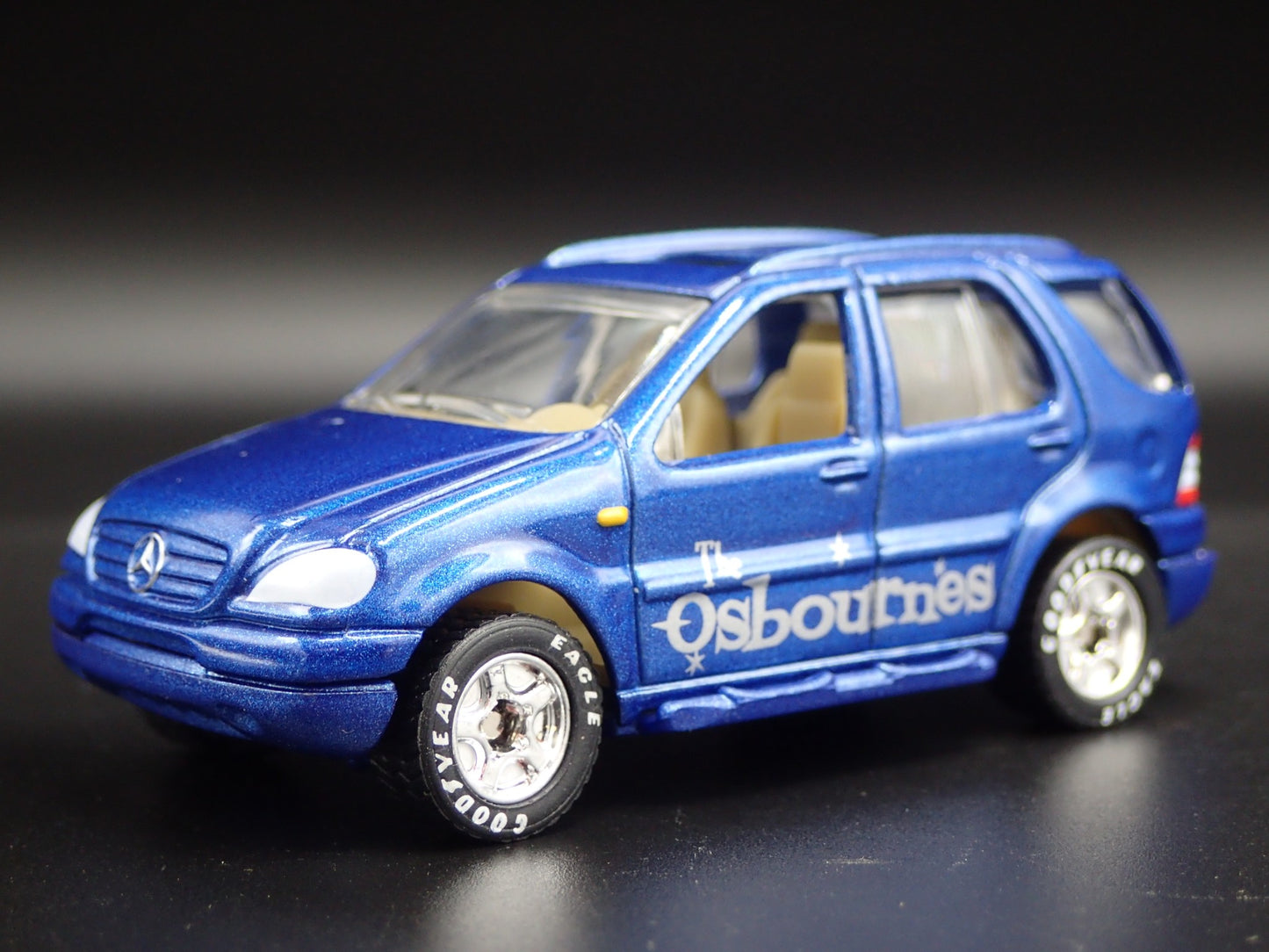 1998-2005 MERCEDES-BENZ ML 430 OSBOURNES 1:64 SCALE DIORAMA DIECAST MODEL CAR