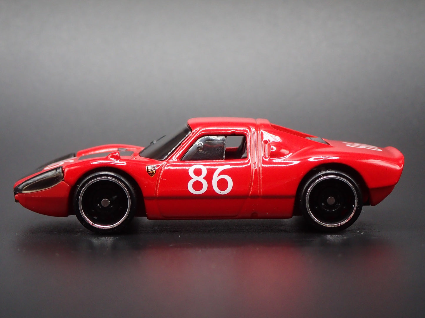 1964-1965 PORSCHE 904 CARRERA GTS RACE CAR 1:64 SCALE DIORAMA DIECAST MODEL CAR
