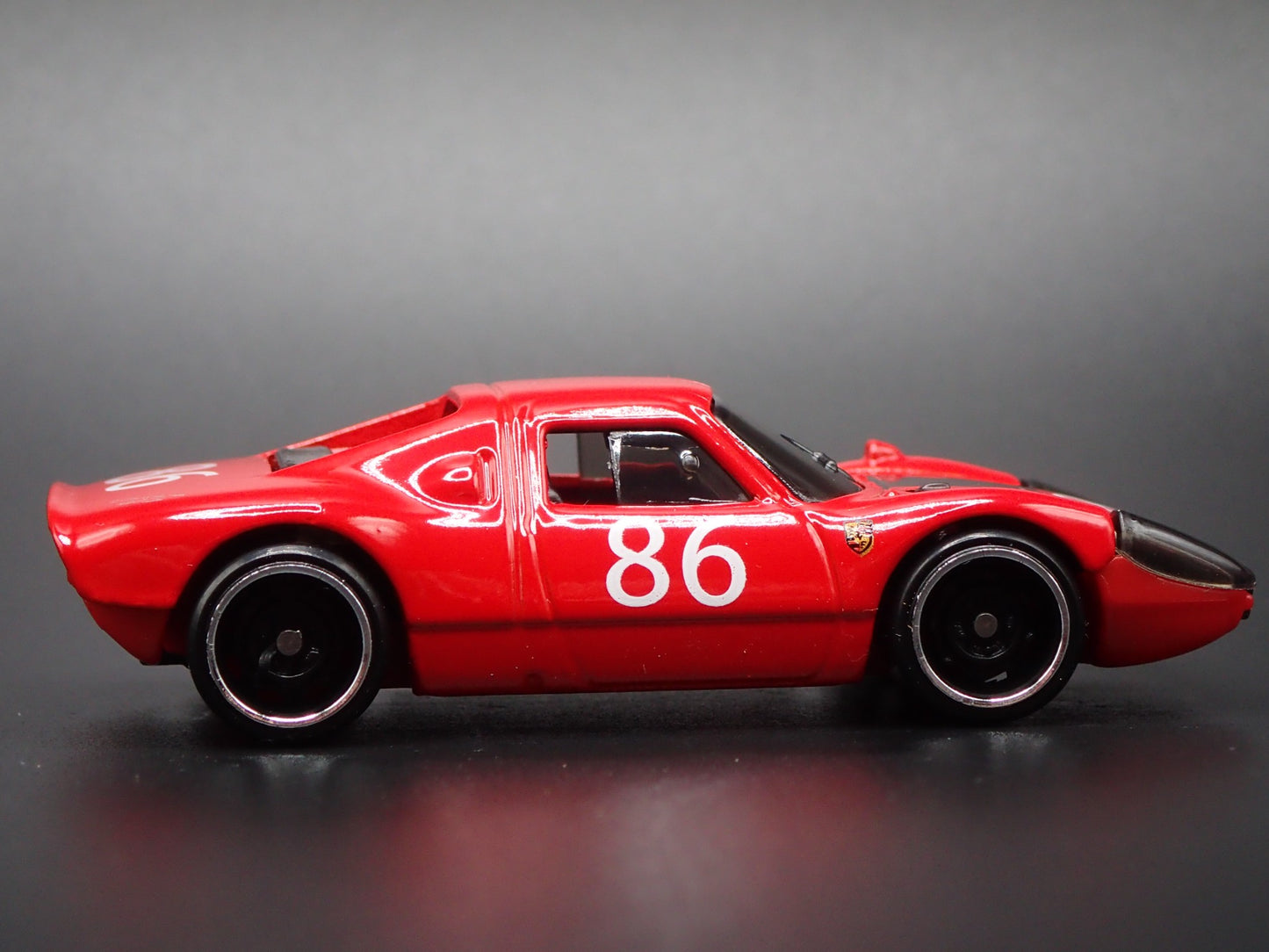 1964-1965 PORSCHE 904 CARRERA GTS RACE CAR 1:64 SCALE DIORAMA DIECAST MODEL CAR