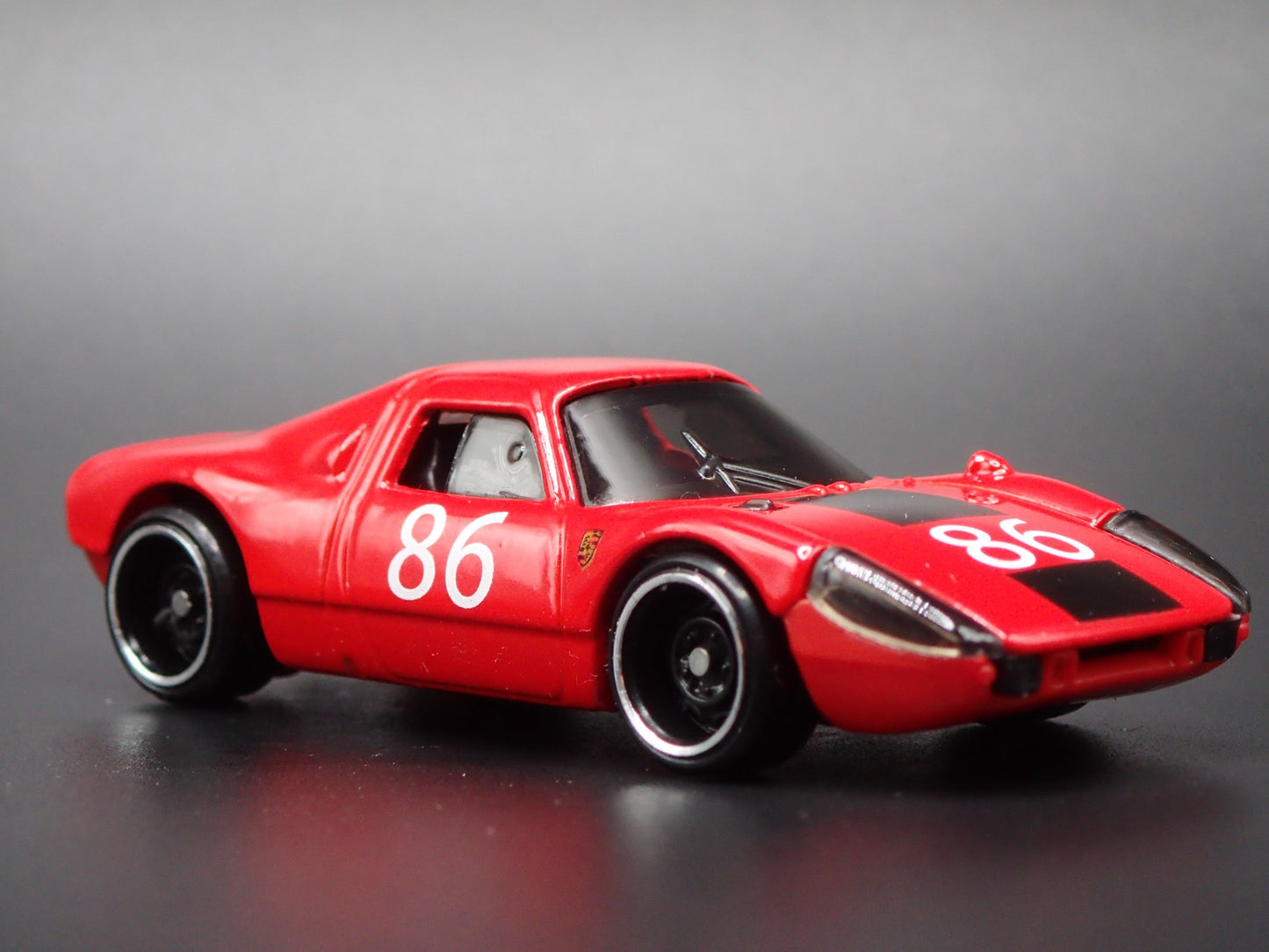 1964-1965 PORSCHE 904 CARRERA GTS RACE CAR 1:64 SCALE DIORAMA DIECAST MODEL CAR