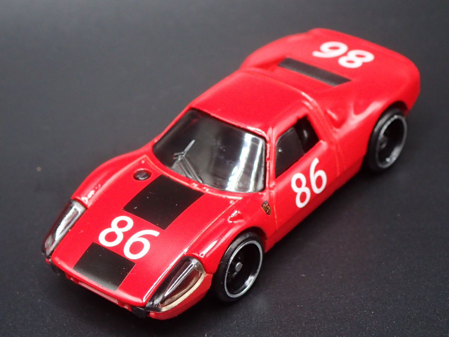 1964-1965 PORSCHE 904 CARRERA GTS RACE CAR 1:64 SCALE DIORAMA DIECAST MODEL CAR