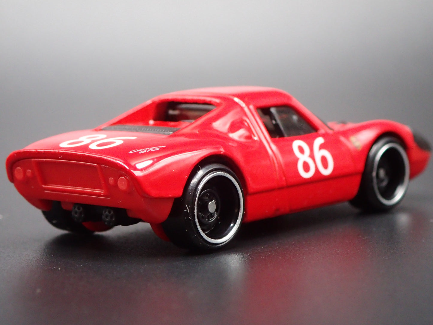 1964-1965 PORSCHE 904 CARRERA GTS RACE CAR 1:64 SCALE DIORAMA DIECAST MODEL CAR