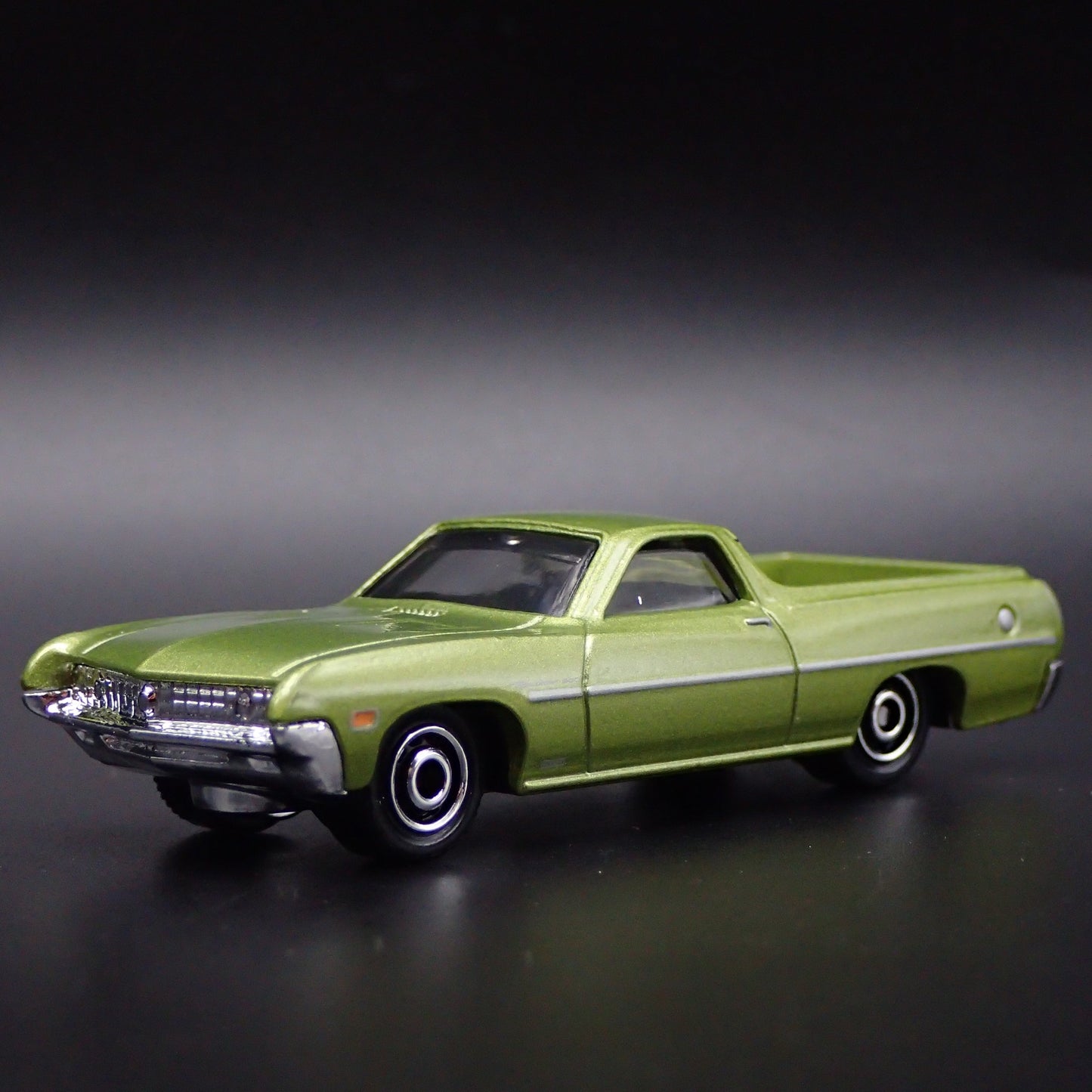 1970 70 FORD RANCHERO PICKUP TRUCK GREEN 1:64 SCALE DIORAMA DIECAST MODEL CAR