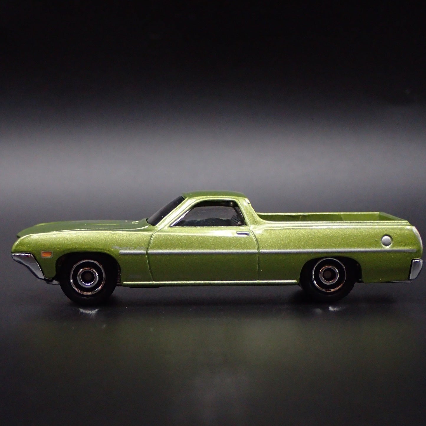 1970 70 FORD RANCHERO PICKUP TRUCK GREEN 1:64 SCALE DIORAMA DIECAST MODEL CAR