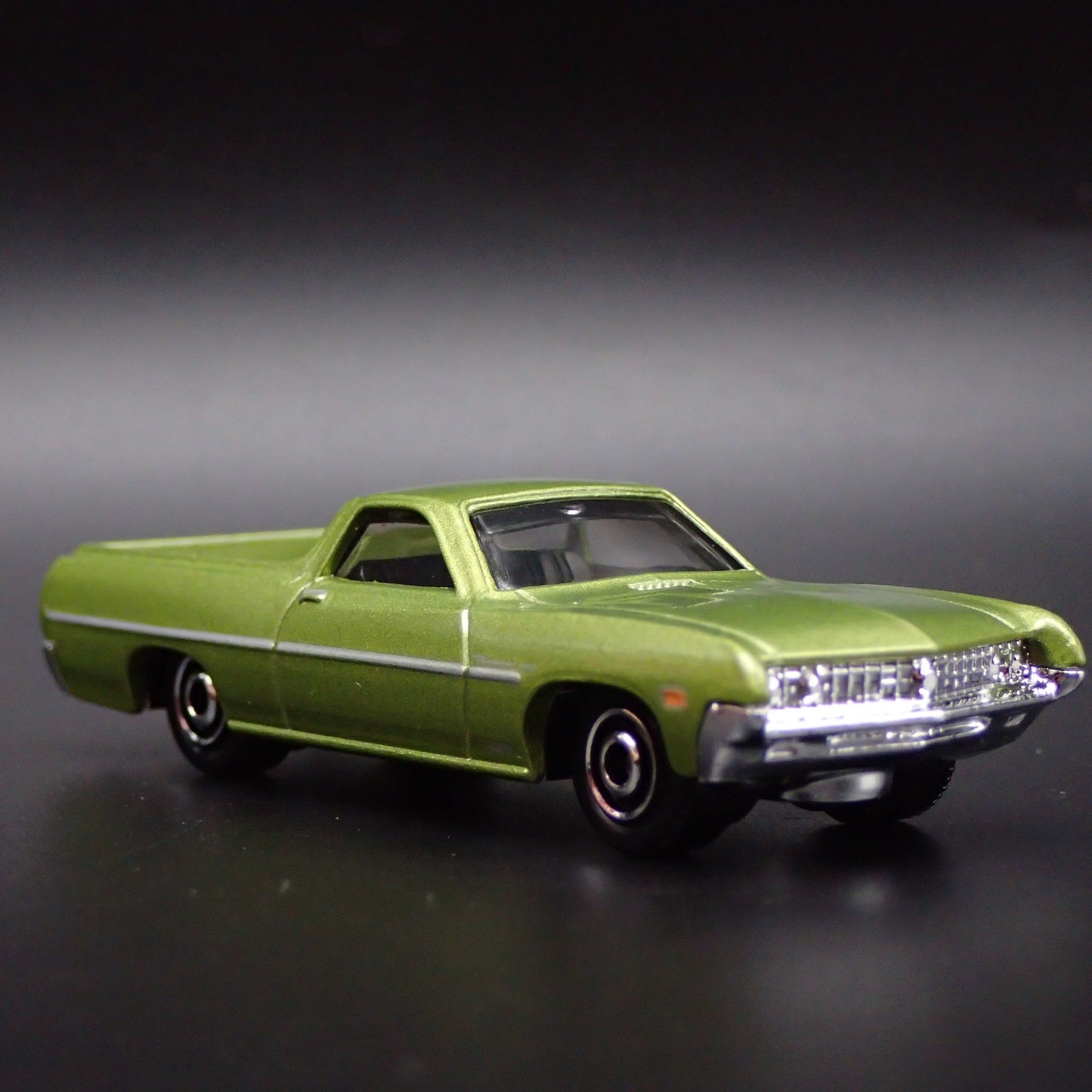 1970 70 FORD RANCHERO PICKUP TRUCK GREEN 1:64 SCALE DIORAMA DIECAST MODEL CAR