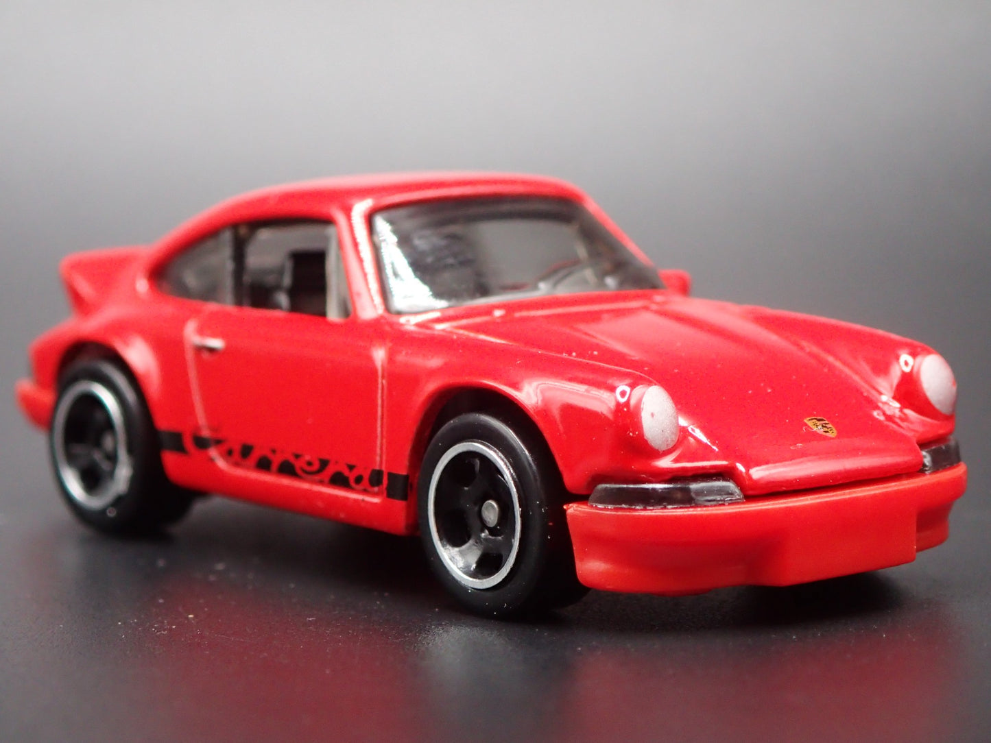1973-1977 PORSCHE 911 CARRERA RS 2.7 1:64 SCALE COLLECTIBLE DIECAST MODEL CAR