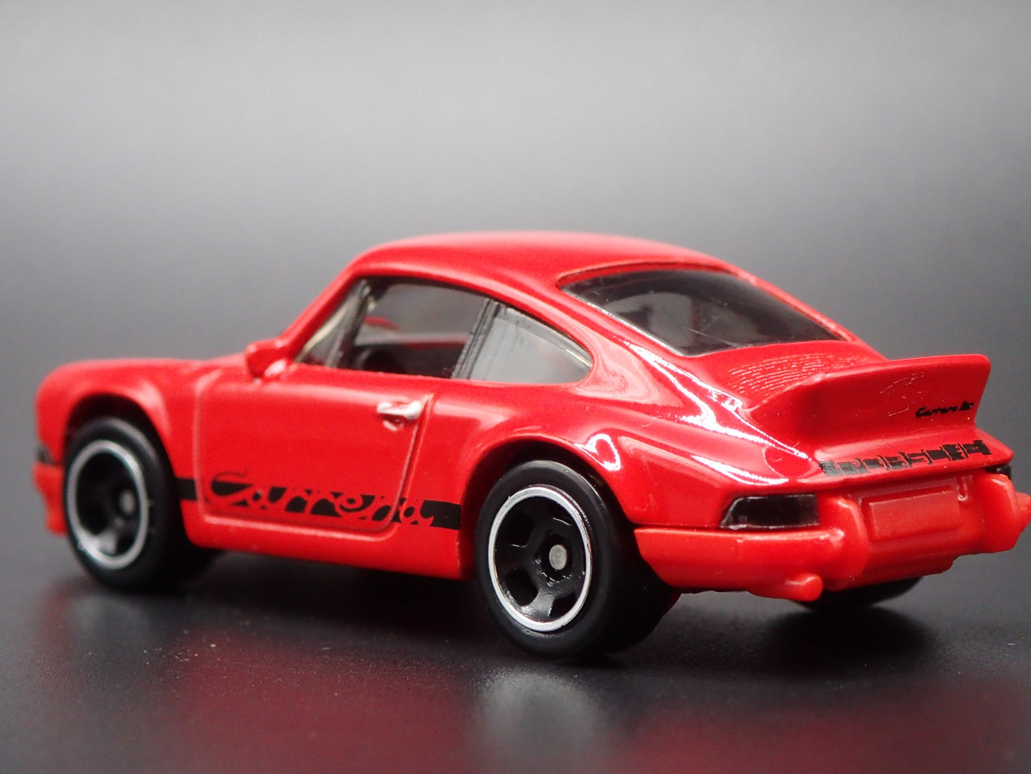 1973-1977 PORSCHE 911 CARRERA RS 2.7 1:64 SCALE COLLECTIBLE DIECAST MODEL CAR