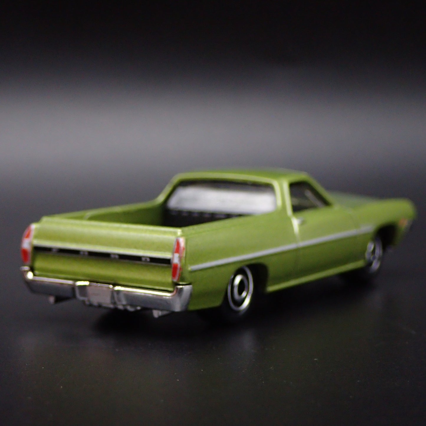 1970 70 FORD RANCHERO PICKUP TRUCK GREEN 1:64 SCALE DIORAMA DIECAST MODEL CAR