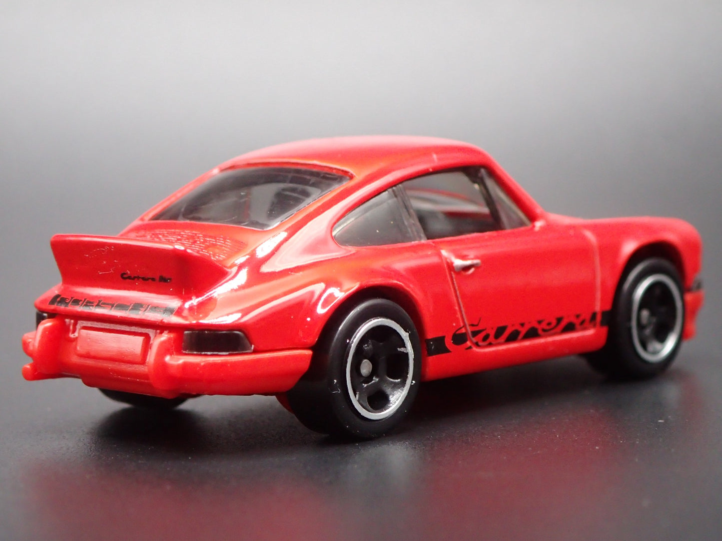 1973-1977 PORSCHE 911 CARRERA RS 2.7 1:64 SCALE COLLECTIBLE DIECAST MODEL CAR