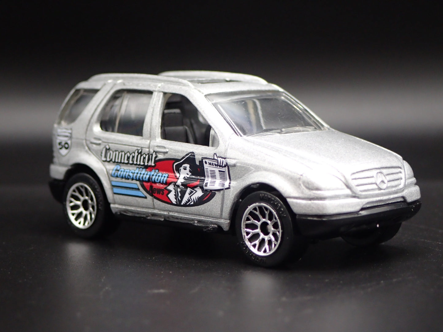 1998-2005 MERCEDES-BENZ ML 430 CONNECTICUT 1:64 SCALE DIORAMA DIECAST MODEL CAR