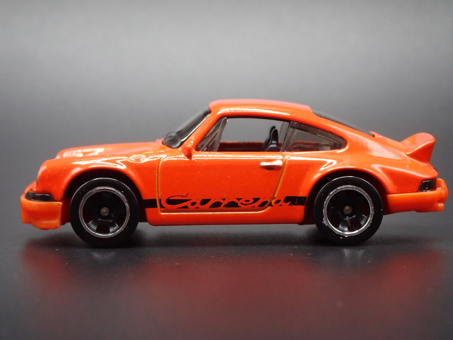 1973-1977 PORSCHE 911 CARRERA RS 2.7 1:64 SCALE COLLECTIBLE DIECAST MODEL CAR