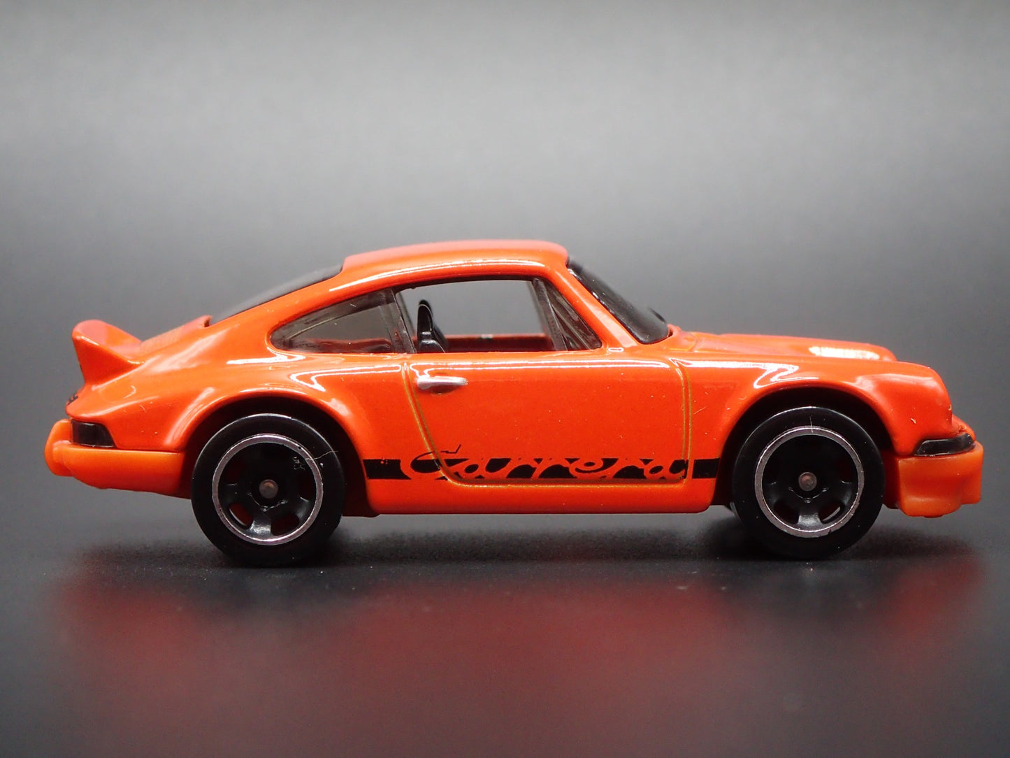 1973-1977 PORSCHE 911 CARRERA RS 2.7 1:64 SCALE COLLECTIBLE DIECAST MODEL CAR