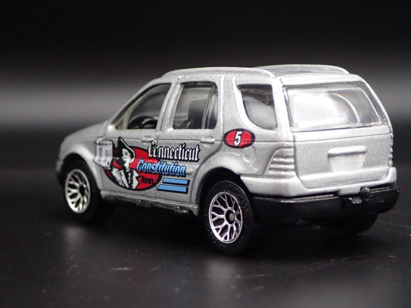 1998-2005 MERCEDES-BENZ ML 430 CONNECTICUT 1:64 SCALE DIORAMA DIECAST MODEL CAR