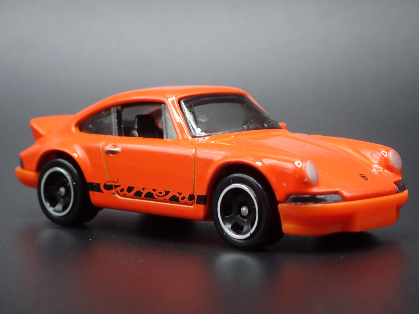 1973-1977 PORSCHE 911 CARRERA RS 2.7 1:64 SCALE COLLECTIBLE DIECAST MODEL CAR