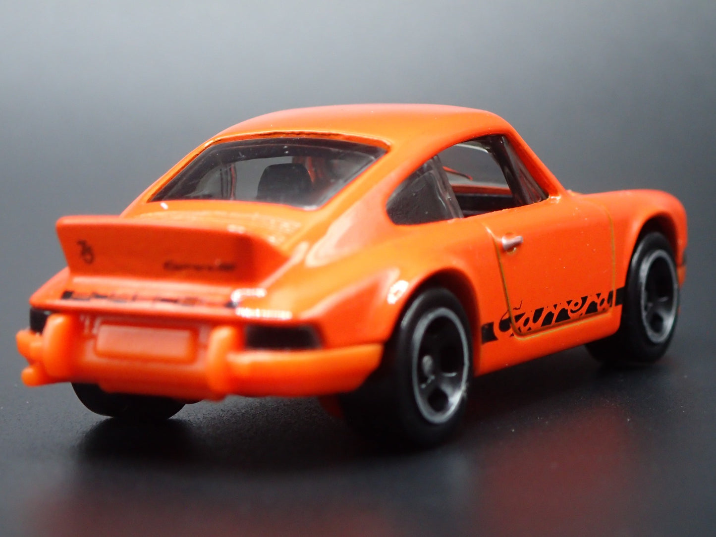 1973-1977 PORSCHE 911 CARRERA RS 2.7 1:64 SCALE COLLECTIBLE DIECAST MODEL CAR