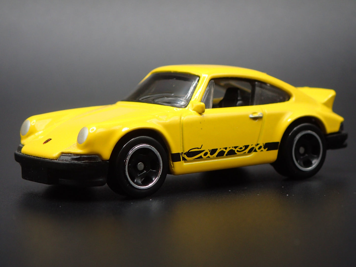 1973-1977 PORSCHE 911 CARRERA RS 2.7 1:64 SCALE COLLECTIBLE DIECAST MODEL CAR