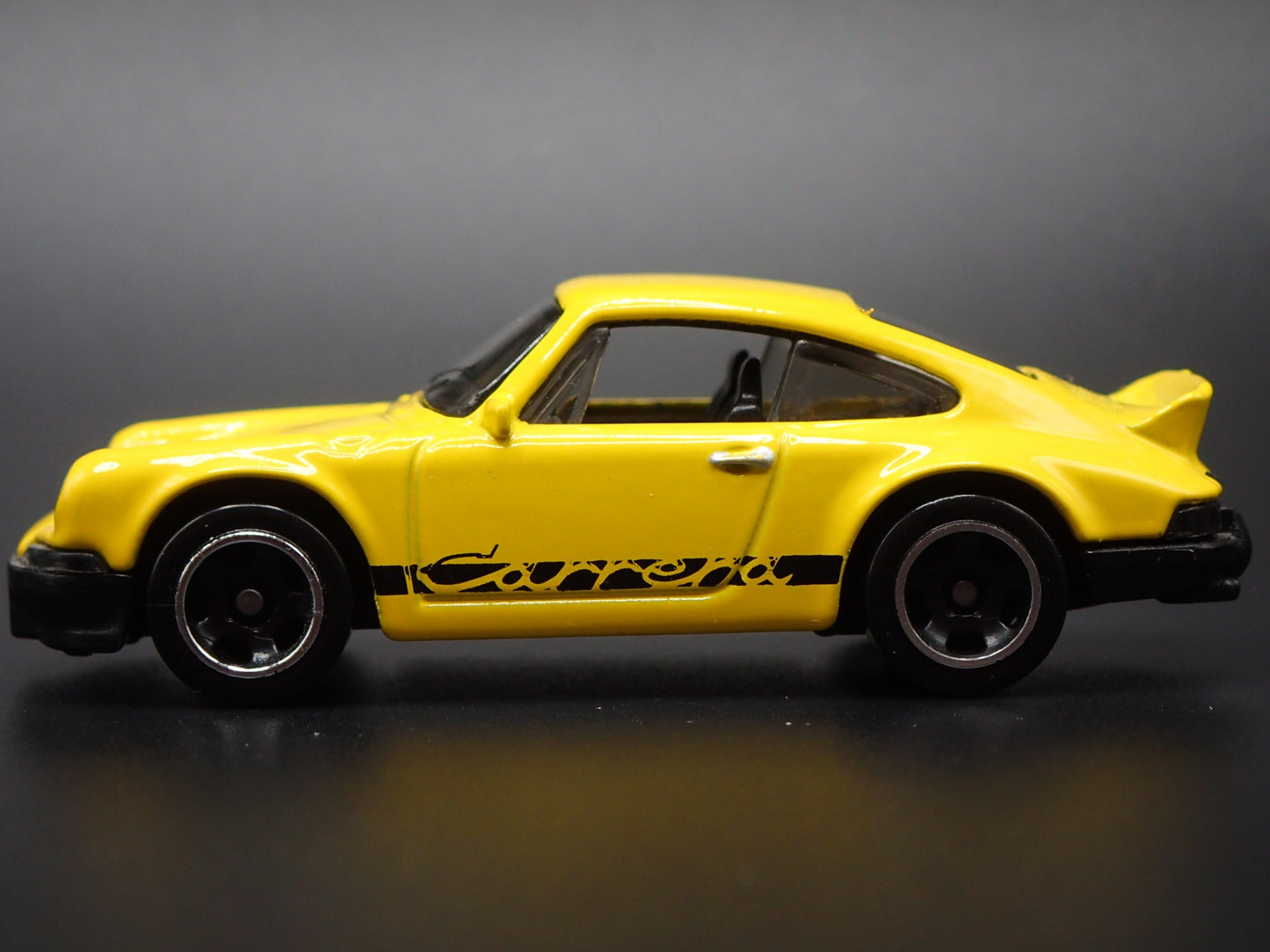 1973-1977 PORSCHE 911 CARRERA RS 2.7 1:64 SCALE COLLECTIBLE DIECAST MODEL CAR