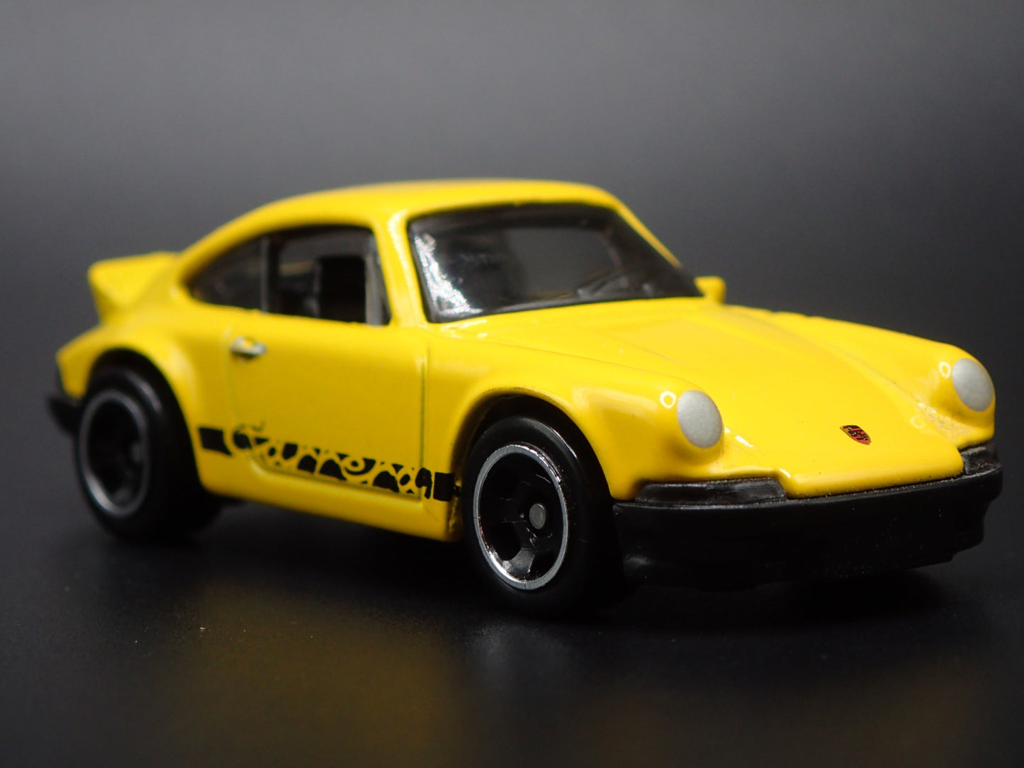 1973-1977 PORSCHE 911 CARRERA RS 2.7 1:64 SCALE COLLECTIBLE DIECAST MODEL CAR
