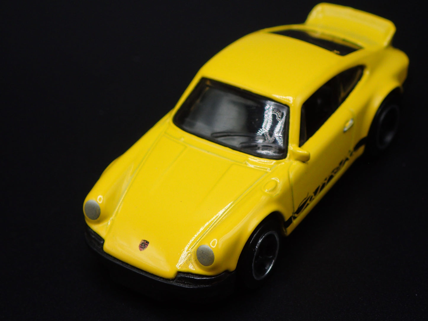 1973-1977 PORSCHE 911 CARRERA RS 2.7 1:64 SCALE COLLECTIBLE DIECAST MODEL CAR