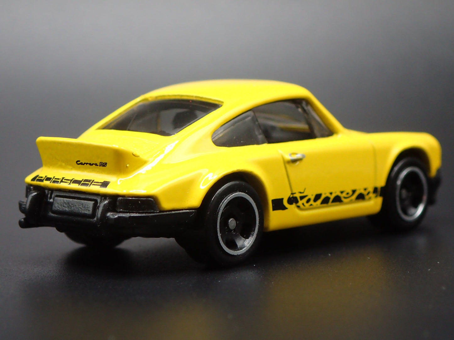1973-1977 PORSCHE 911 CARRERA RS 2.7 1:64 SCALE COLLECTIBLE DIECAST MODEL CAR