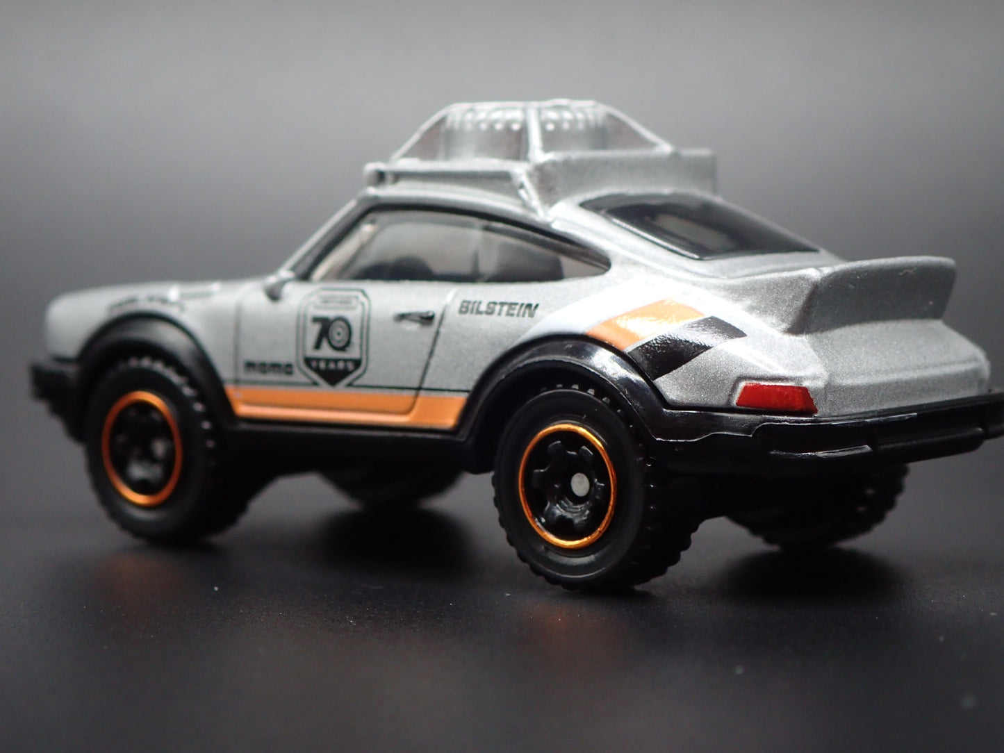 1985 85 PORSCHE 911 RALLY SILVER 1:64 SCALE COLLECTIBLE DIECAST MODEL CAR