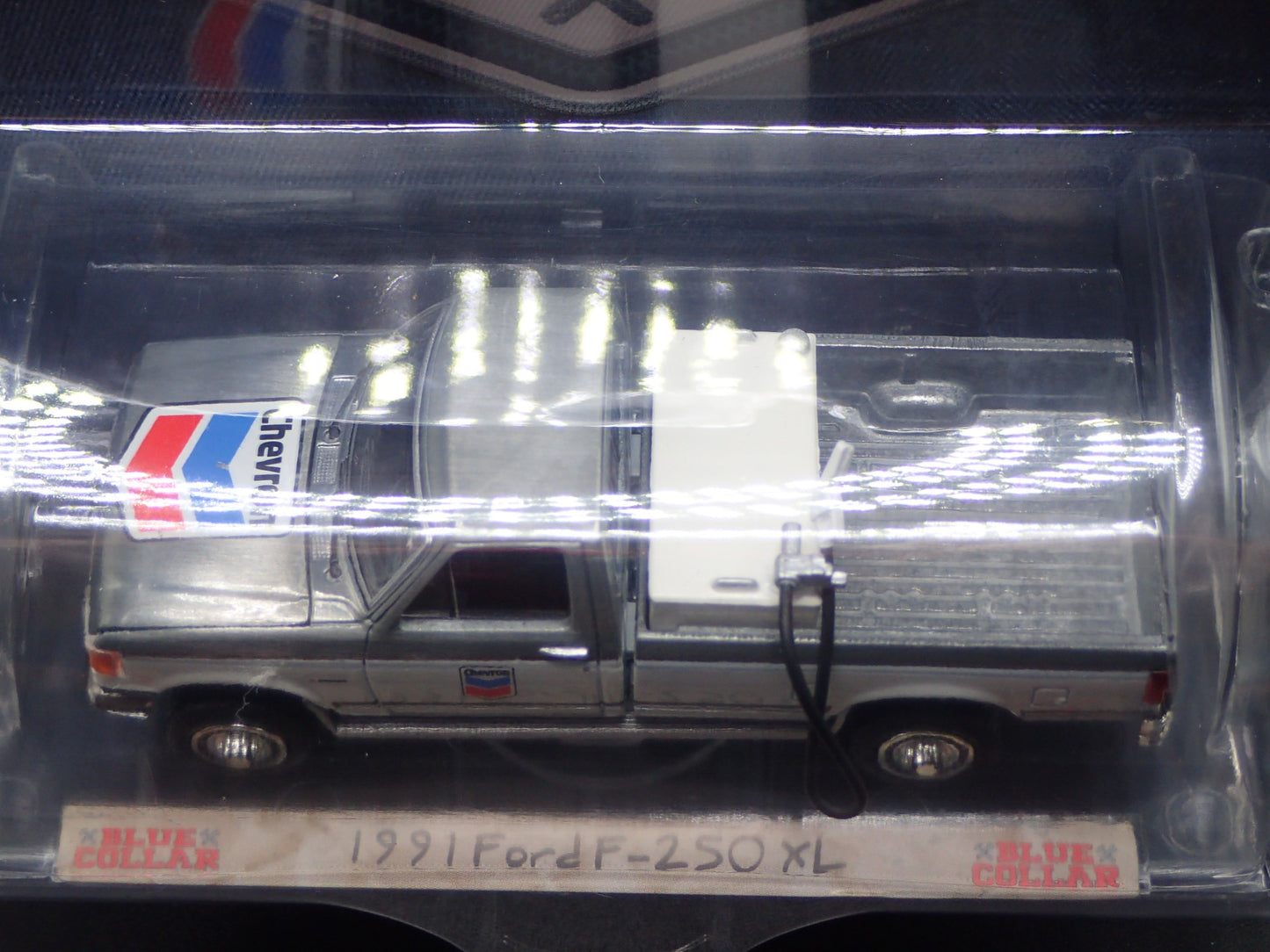 2025 GREENLIGHT RAW CHASE BLUE COLLAR 14 1991 FORD F250 PICKUP TRUCK CHASE