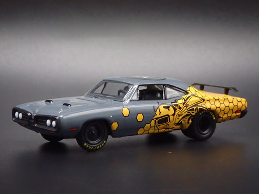 1970 70 PLYMOUTH ROAD RUNNER 1:64 SCALE COLLECTIBLE DIORAMA DIECAST MODEL CAR