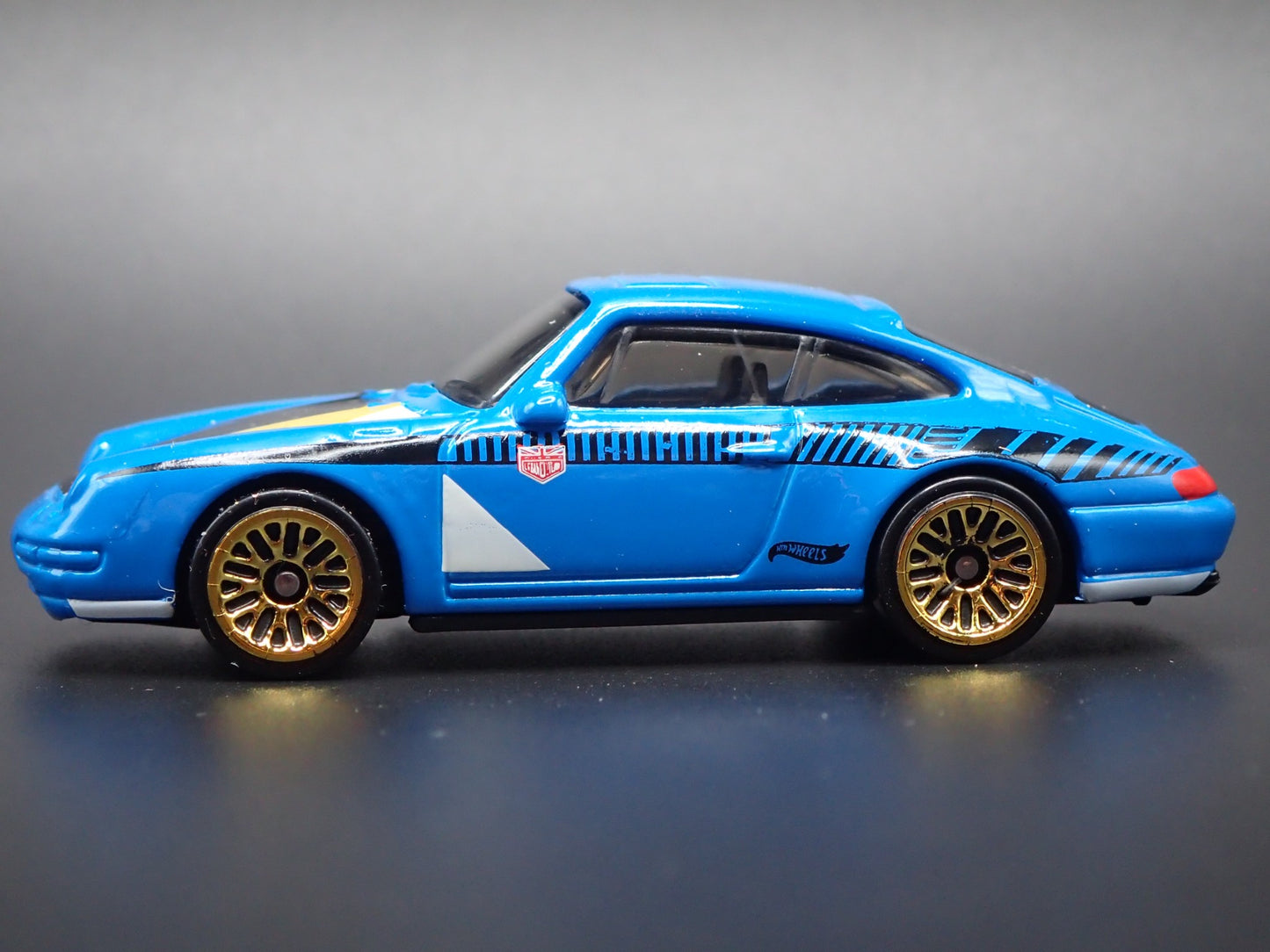 1994-1998 PORSCHE 911 CARRERA 993 BLUE 1:64 SCALE DIORAMA DIECAST MODEL CAR
