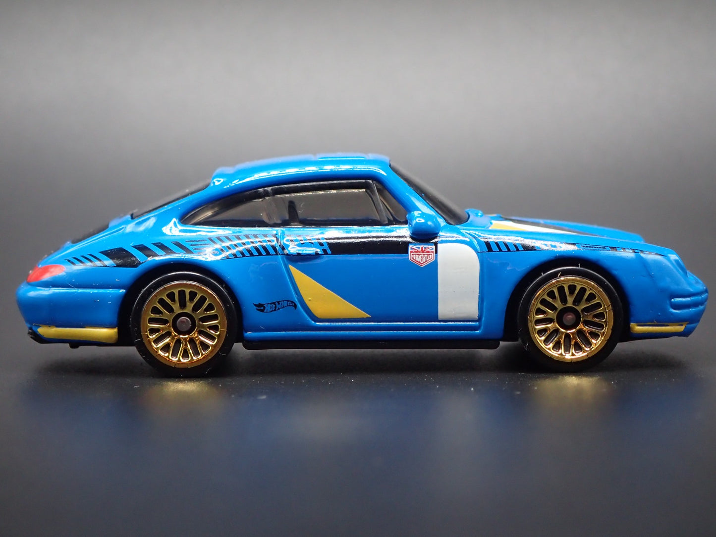 1994-1998 PORSCHE 911 CARRERA 993 BLUE 1:64 SCALE DIORAMA DIECAST MODEL CAR