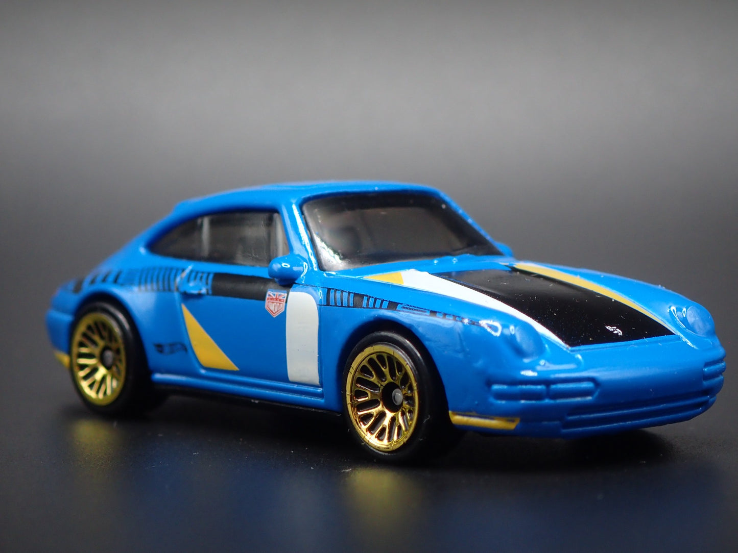 1994-1998 PORSCHE 911 CARRERA 993 BLUE 1:64 SCALE DIORAMA DIECAST MODEL CAR