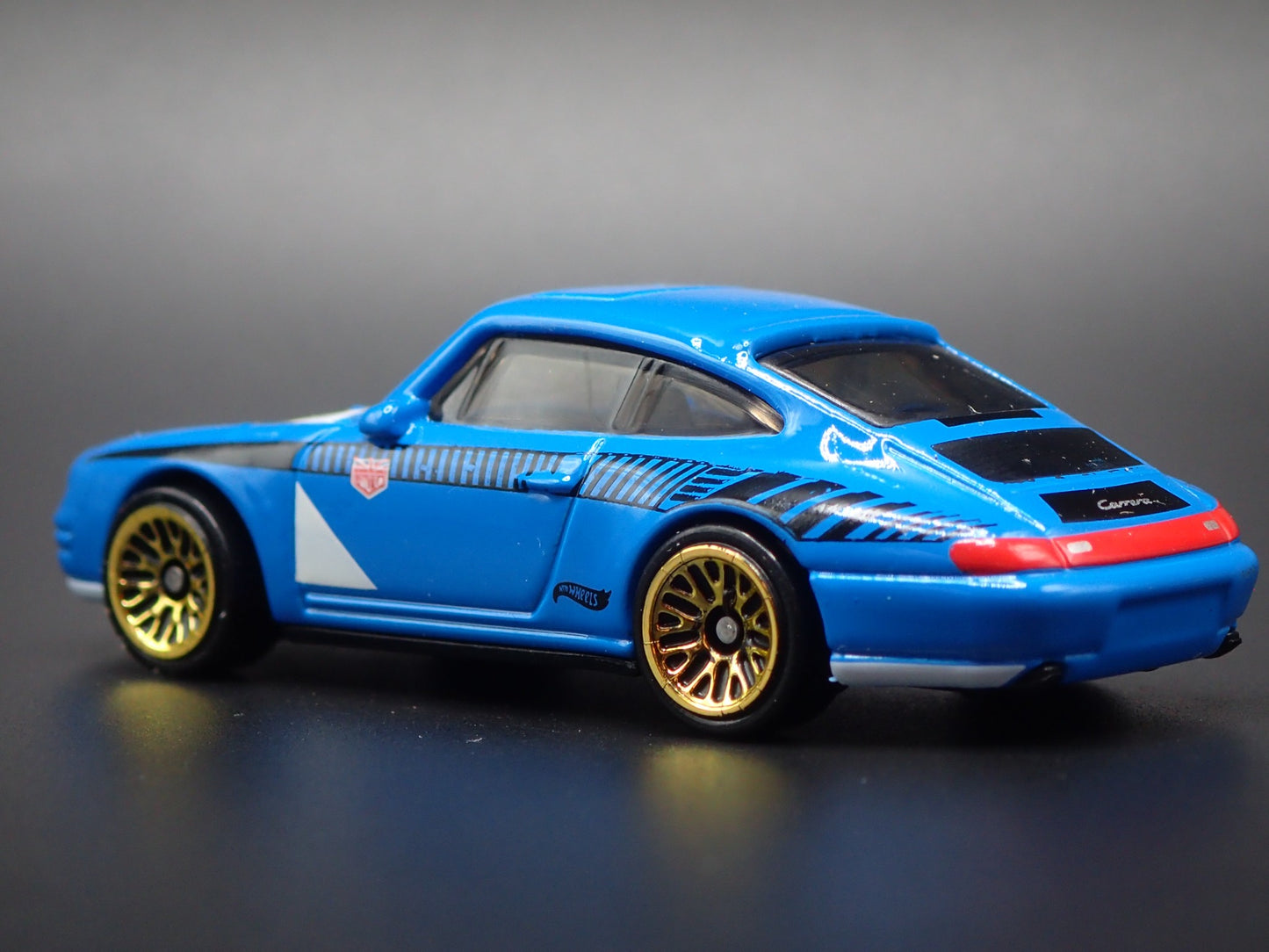 1994-1998 PORSCHE 911 CARRERA 993 BLUE 1:64 SCALE DIORAMA DIECAST MODEL CAR