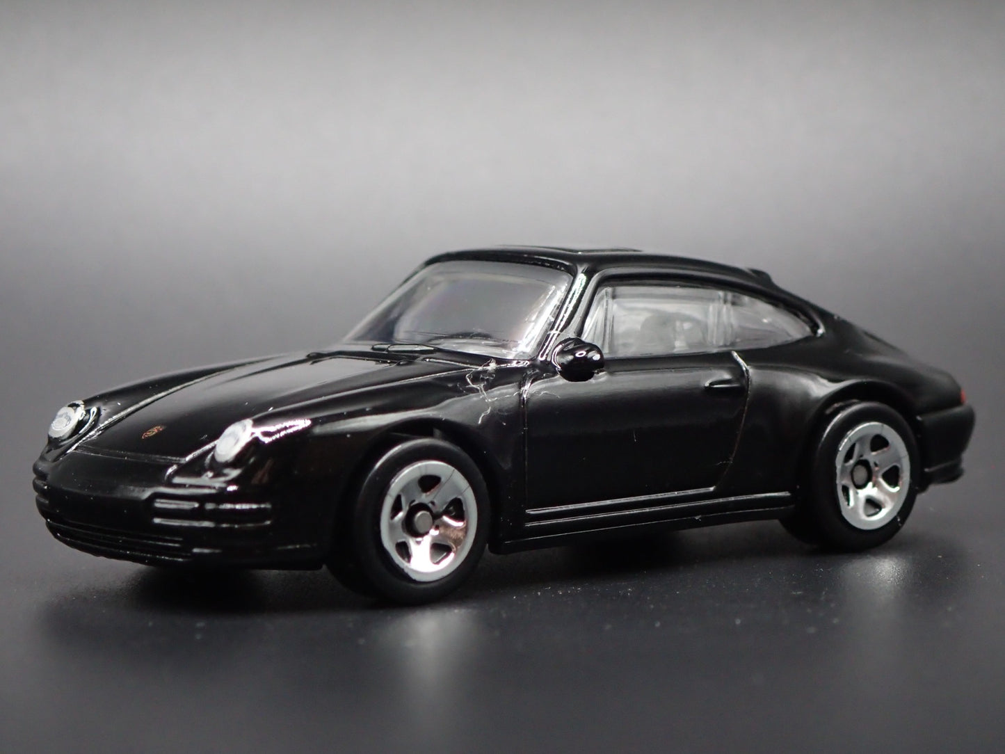 1994-1998 PORSCHE 911 CARRERA 993 BLACK 1:64 SCALE DIORAMA DIECAST MODEL CAR