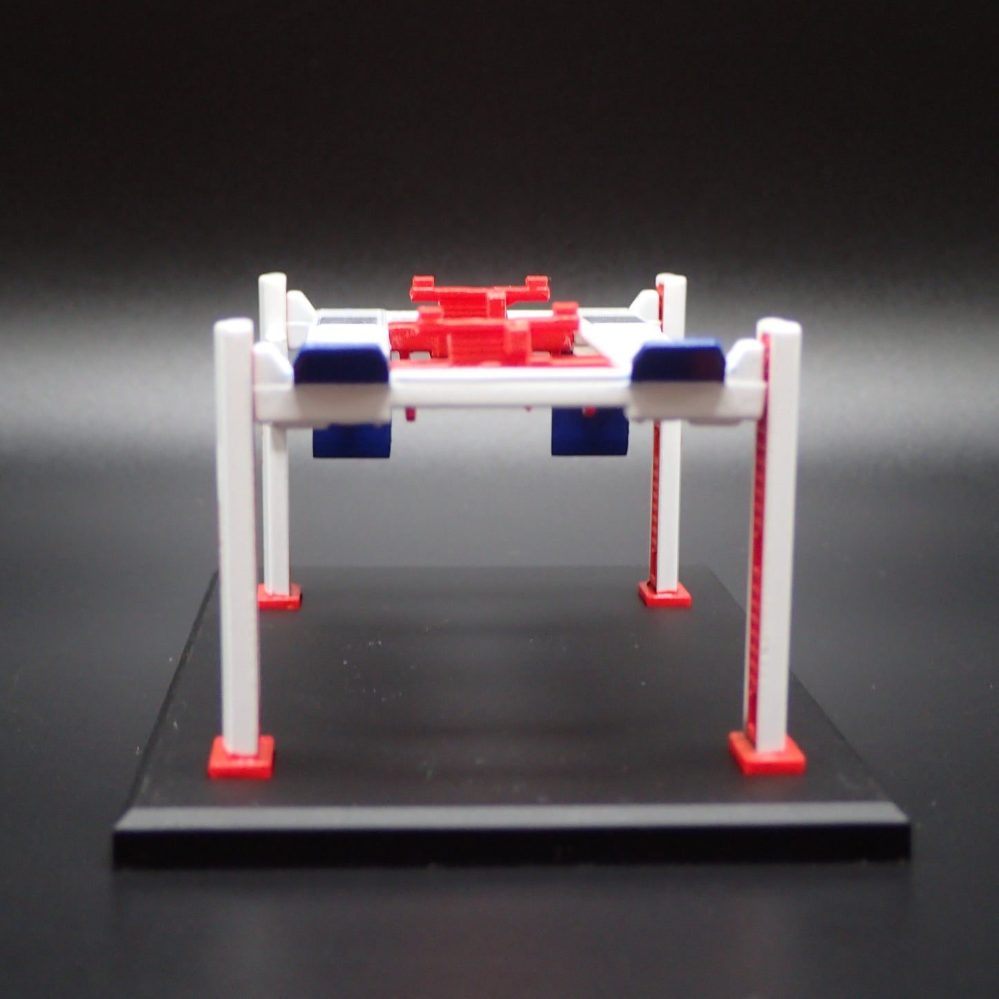 CHEVRON GAS 1:64 SCALE AUTO SHOP MECHANIC GARAGE 4 POST CAR LIFT MODEL DIECAST