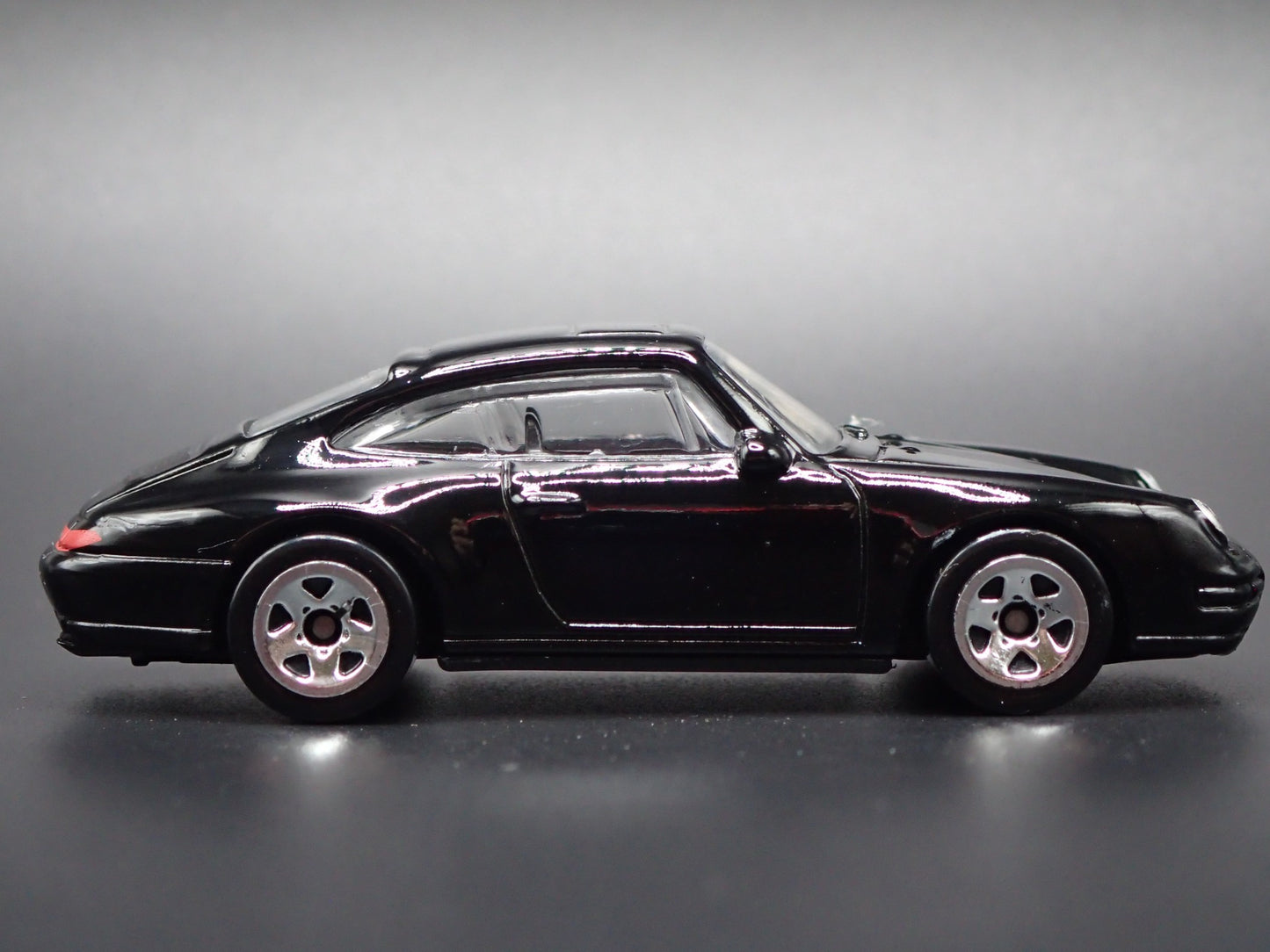 1994-1998 PORSCHE 911 CARRERA 993 BLACK 1:64 SCALE DIORAMA DIECAST MODEL CAR